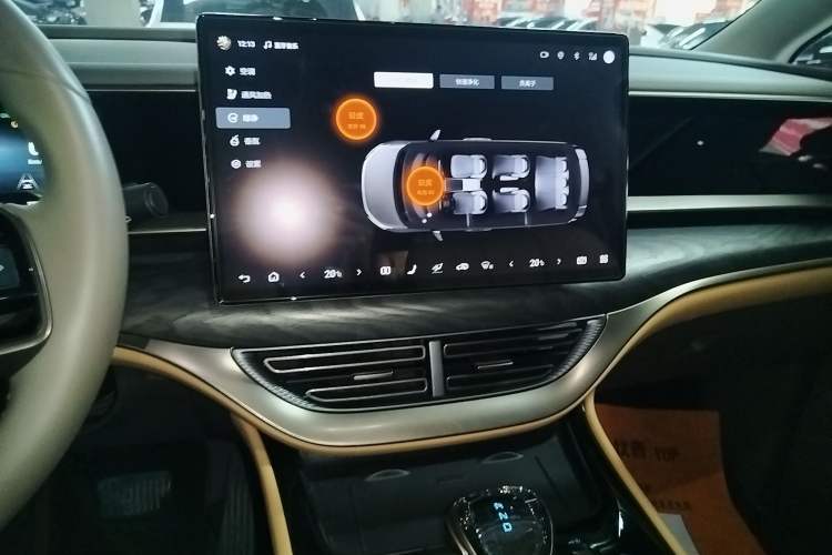 Used Denza D9 2022 DM-i 1040 Prestige Model