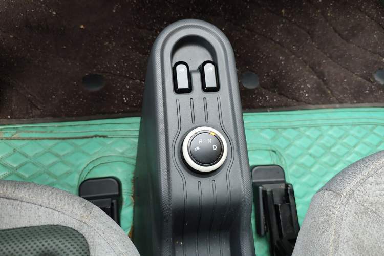 Used Wuling Hongguang MINIEV 2021 Macaron Premium Model – Lithium Iron Phosphate Gear Lever