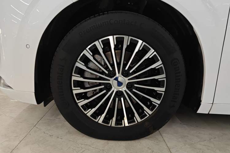 Used Denza D9 2025 DM-i Intelligent Drive 1020 Four-Wheel Drive Prestige Model