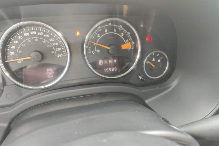 Used Jeep Compass 2014 2.4L Four-Wheel Drive Serpentine Collection Edition Odometer Close Up