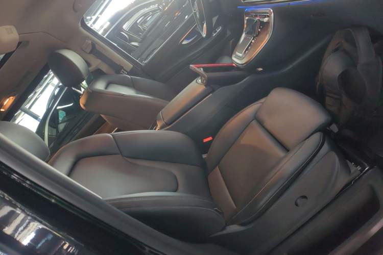 Used Mercedes-Benz V-Class 2024 V 300 Pilot Edition