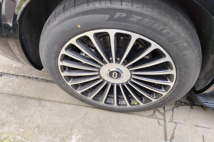 Used Hima AITO M8 2025 Extended-Range Ultra Version 53.4 kWh 6-Seater Edition
