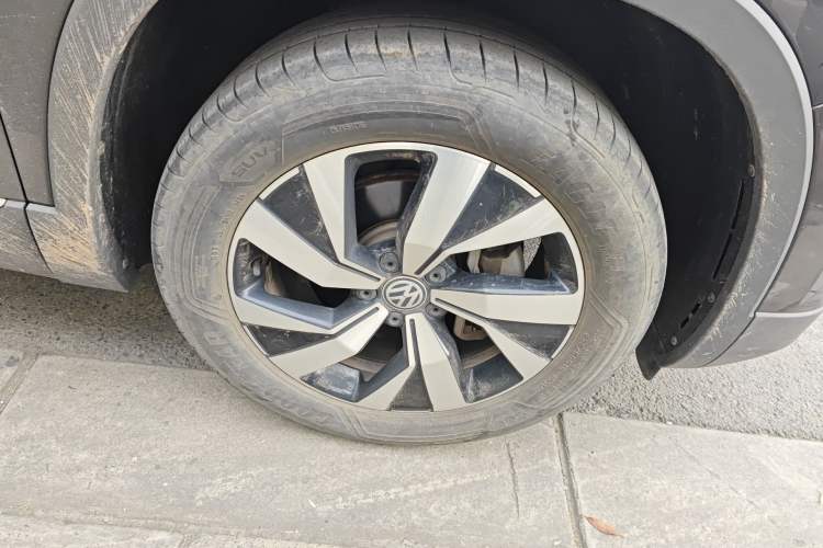 Used Volkswagen Tayron 2020 330TSI Two-Wheel Drive Luxury Smart Connectivity Version Right Front Wheel Hub