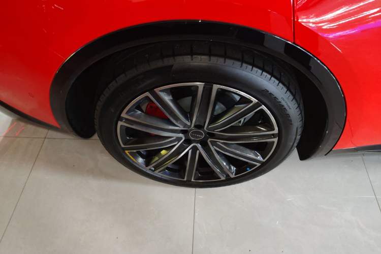 Used Hima Luxeed R7 2024 All-Electric 736 km Ultra Right Rear Wheel Hub