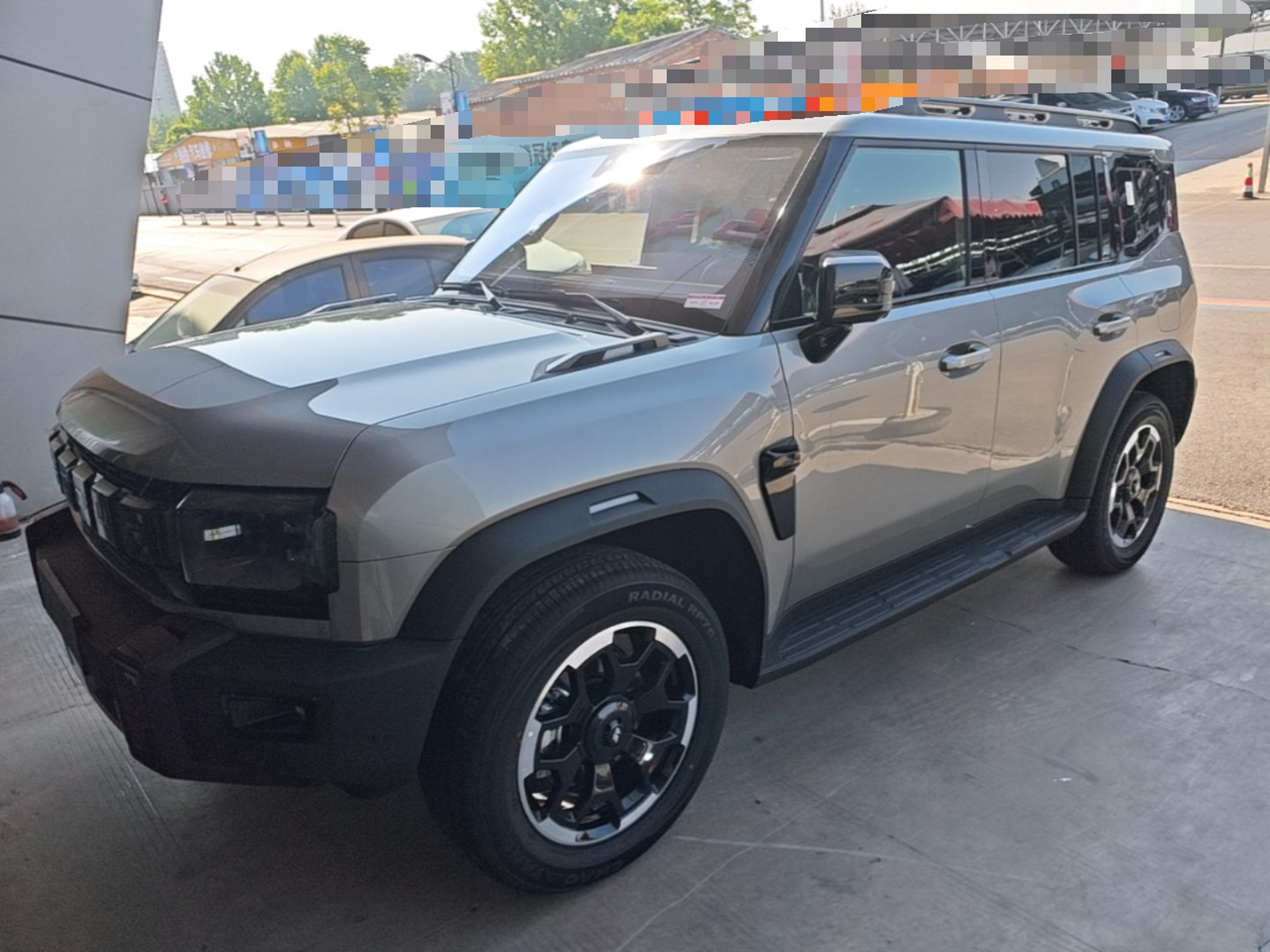 Под передней частью автомобиля