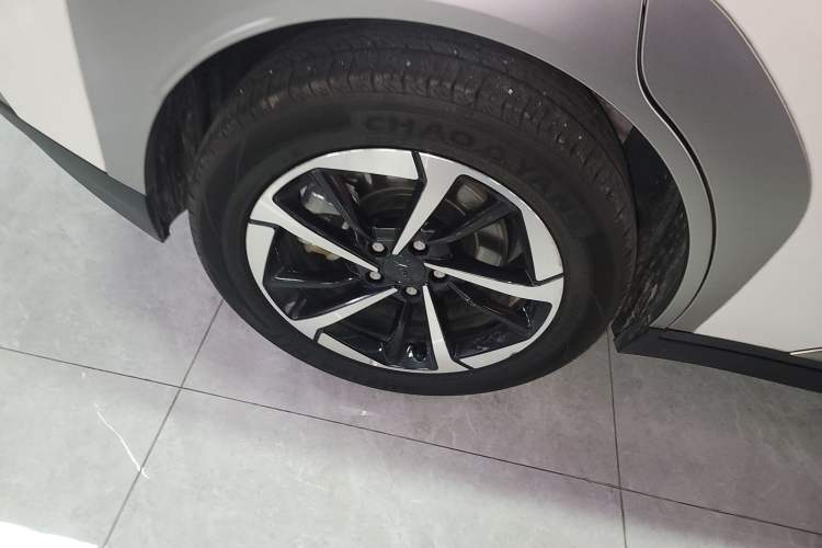 Used AION Y 2023 Plus 510 Smart Edition Right Rear Wheel Hub