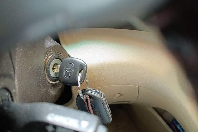 Used Toyota Highlander 2011 2.7L Two-Wheel Drive 7-Seater Luxury Navigation Edition
