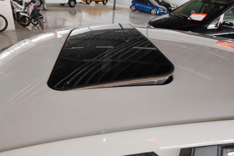 Used Volkswagen Polo 2016 1.6L Automatic Comfort Model Roof