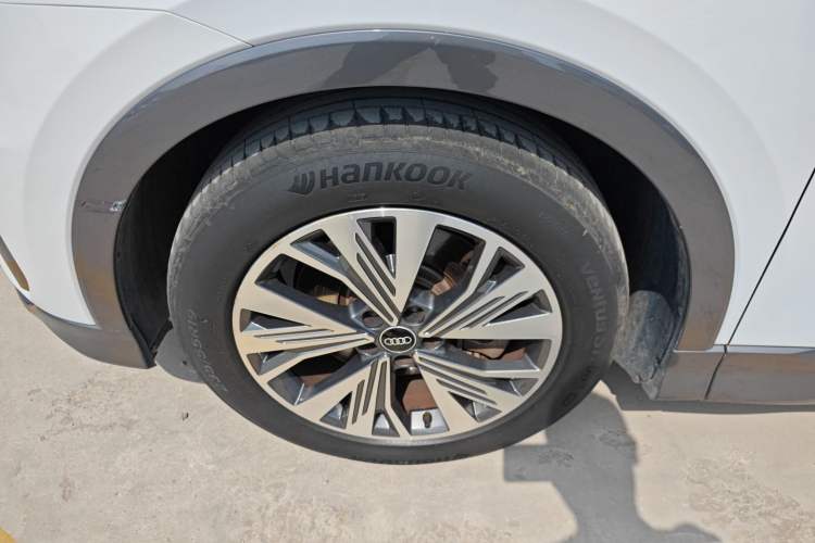 Used Audi Q5 e-tron 2023 40 e-tron Shining Edition Brocade Suit
