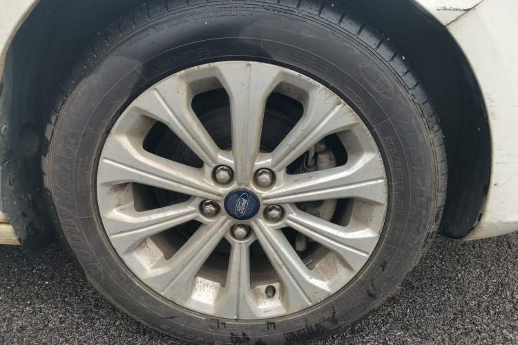 Used Ford Escort 2015 1.5L Automatic Fashion Model
