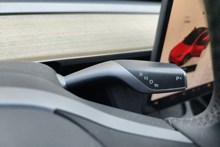 Used Tesla Model Y 2023 Long-Range All-Wheel-Drive Version