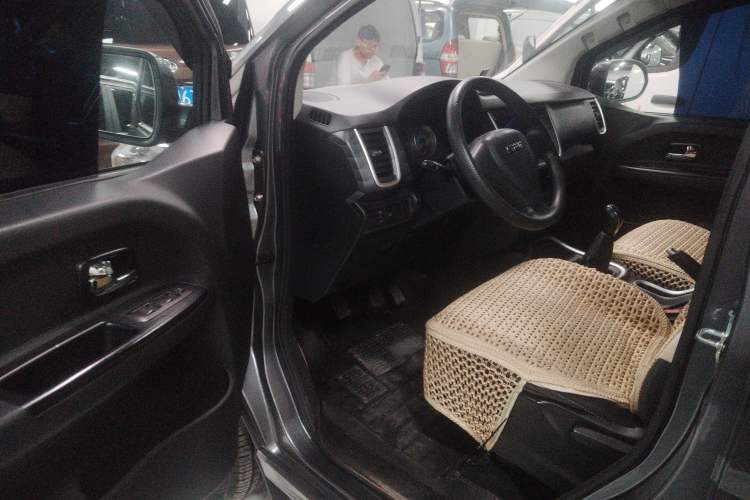 Used Jinbei Gold Hiace M Classic 2022 1.5L Engineering Lion Passenger Vehicle 5 Seats Driver Seat