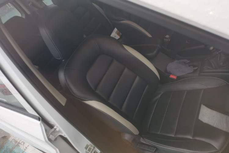 Used Wuling Hongguang PLUS 2020 1.5L Manual Comfort 7-Seater
