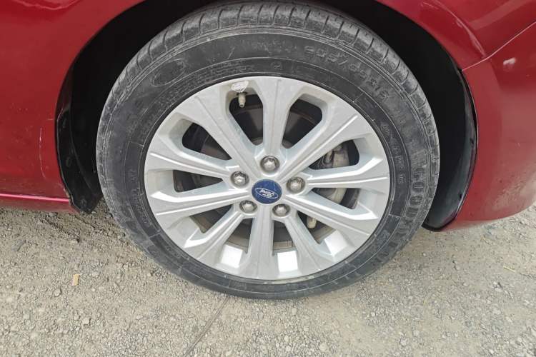 Used Ford Escort 2015 1.5L Automatic Fashion Model
