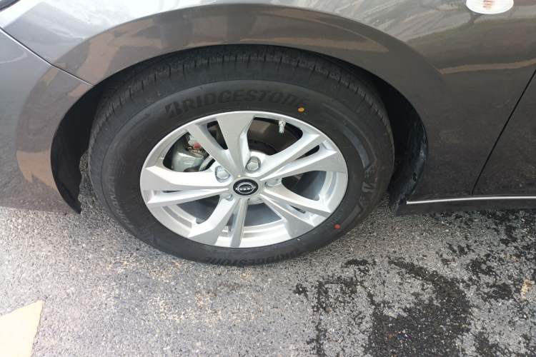 Used Nissan Sylphy 2026 Model 1.6L CVT Genuine Edition Exterior 4