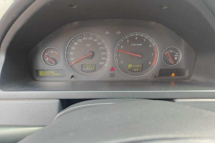 Used Volvo XC90 2007 2.5T AWD Odometer Close Up