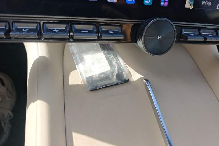 Used Xiaomi Auto YU7 2025 Ultra-Long Range High-Performance All-Wheel-Drive Max Edition