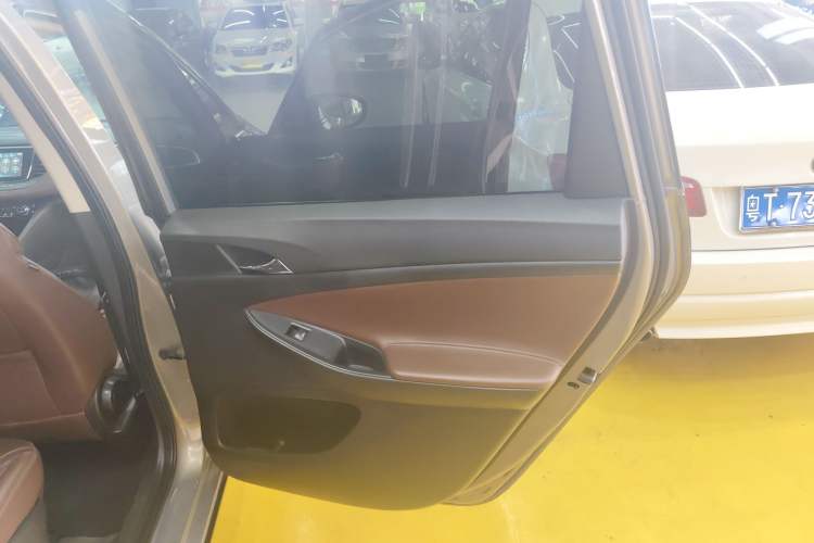 Used Buick GL6 2019 18T 6-Seater Connected Luxury Version China VI Standard