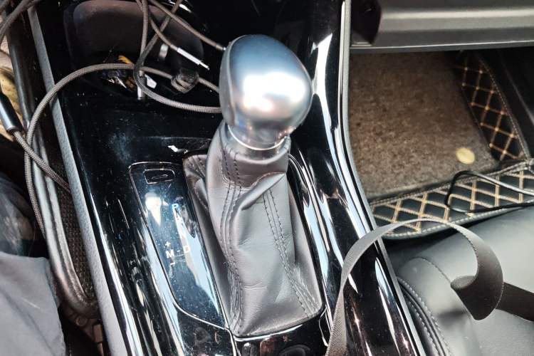 Used Toyota IZOA 2018 2.0L Yichi Version China VI Standard Gear Lever