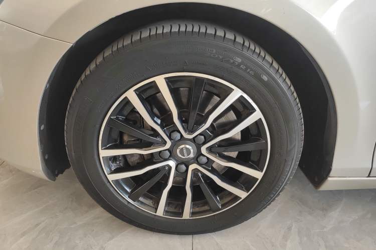 Used Volvo V40 2017 T3 Zhiyi Edition

