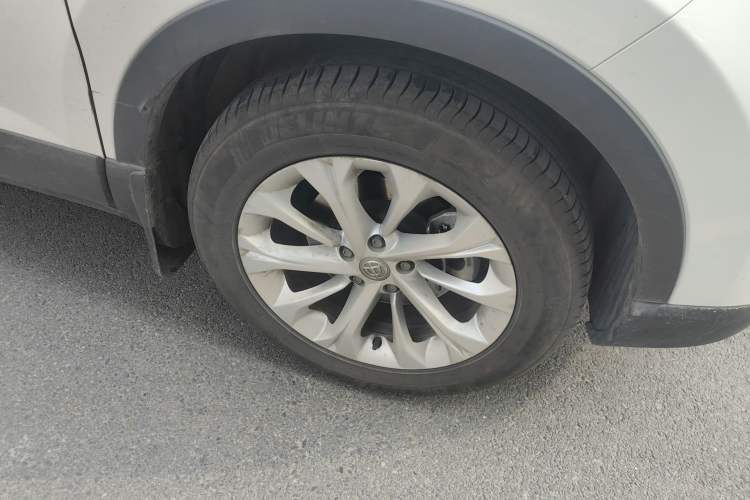 Used Brilliance V3 2016 1.5L Manual Comfort Model Right Front Wheel Hub