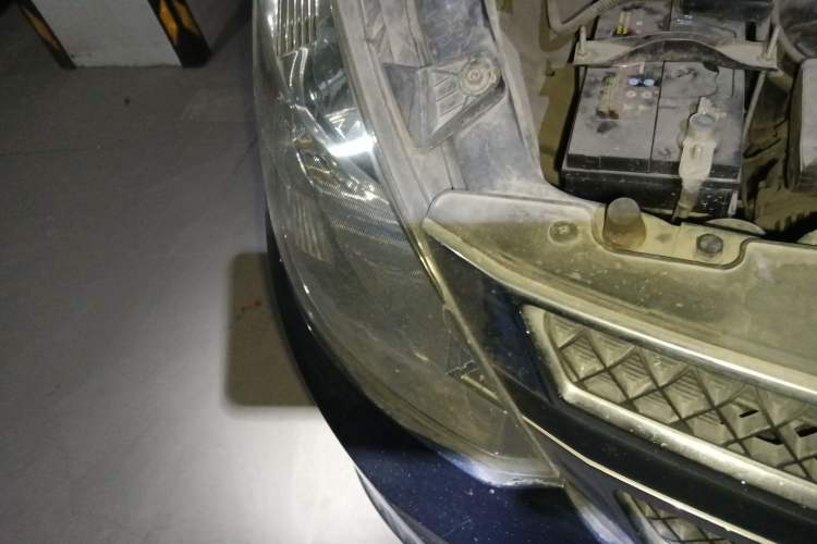 Used Wuling Rongguang V 2015 1.5L Standard Version Right Front Headlight