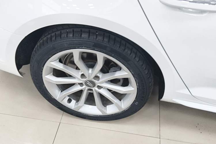 Used Audi A4L 2019 40 TFSI Fashion Edition China VI Emission Standard Exterior 5