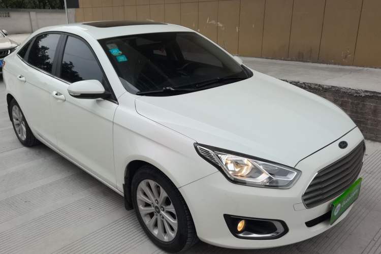 Used Ford Escort 2015 1.5L Automatic Fashion Model