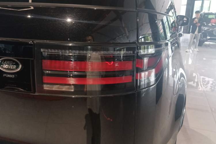 Used Land Rover Discovery 2021 360 PS R-Dynamic SE Right Rear Taillight