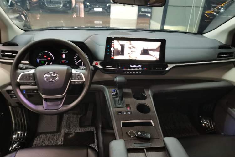 Used Toyota SIENNA 2024 2.5L Hybrid Comfort Edition