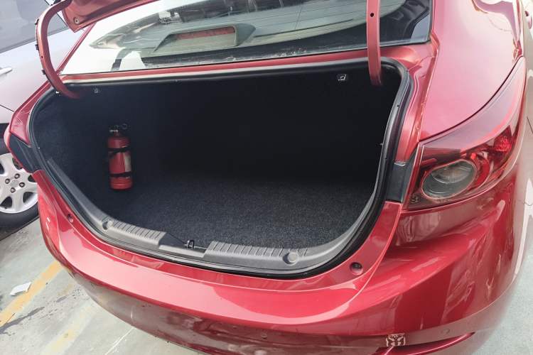 Used Mazda Mazda 3 Axela 2016 Sedan 1.5L Automatic Luxury Model
