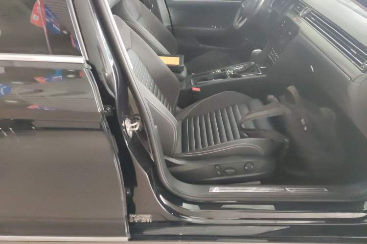 Used Volkswagen Magotan 2020 330TSI DSG Luxury Edition Right Front Seat