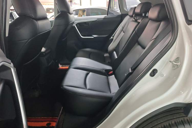 Used Toyota RAV4 2024 2.0L CVT Two-Wheel Drive Urban Edition Left Rear Seat