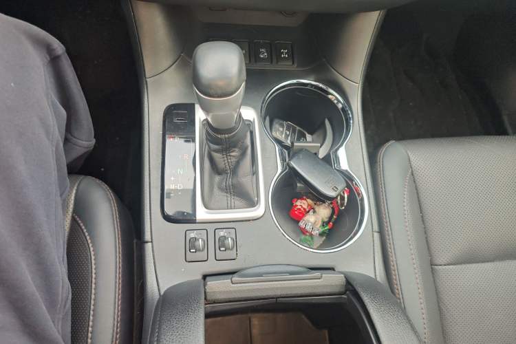 Used Toyota Highlander 2018 2.0T Four-Wheel Drive Prestige Version 7 Seats China V Emission Standard