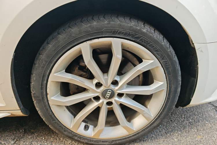 Used Audi A4L 2018 30th Anniversary Edition 40 TFSI Trendy Model Right Front Wheel Hub