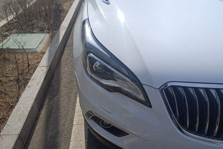 Used Buick Envision 2017 28T Four-Wheel Drive Elite Model Right Front Headlight