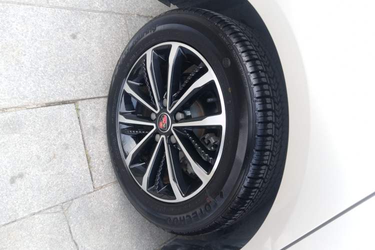 Used Roewe i5 2020 1.5L Automatic 4G Connect Luxury Flagship Edition
