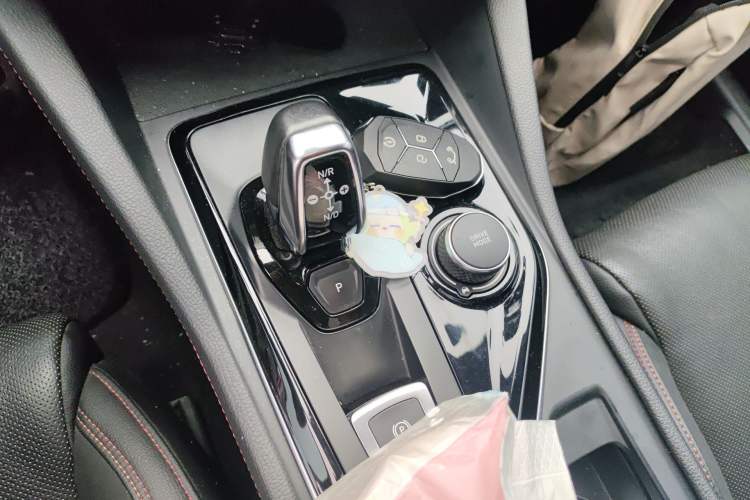 Used Lynk & Co 03 2019 1.5TD DCT JingPro Edition China VI Standard Gear Lever