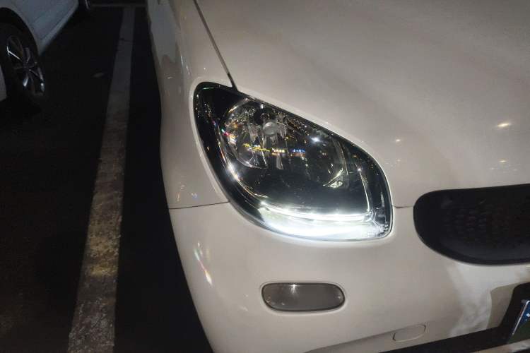 Used smart fortwo 2018 1.0L 52kW Hardtop Dynamic Version China V Right Front Headlight