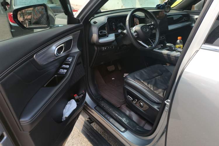 Used GAC Trumpchi GS8 2022 Linghang Series 2.0 TGDI Two-Wheel-Drive Luxury Smart Connectivity Version (7 Seats)