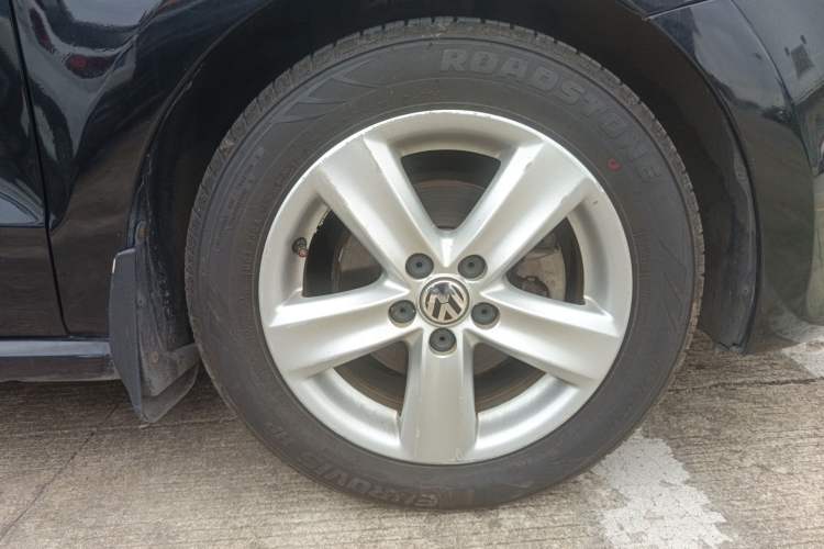 Used Volkswagen Polo 2011 1.4L Automatic ZhiShang Version Right Front Wheel Hub