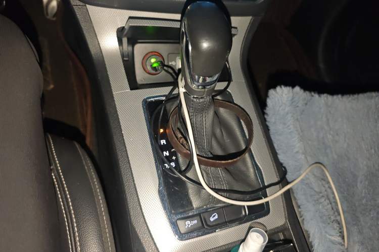 Used Roewe RX5 2016 20T Two-Wheel Drive Automatic Internet Smart Edition Gear Lever