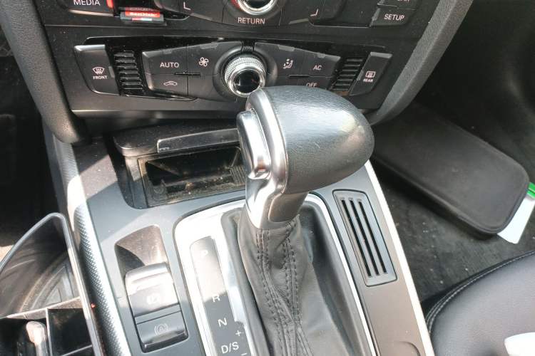Used Audi A4L 2013 35 TFSI Automatic Standard Model Gear Lever