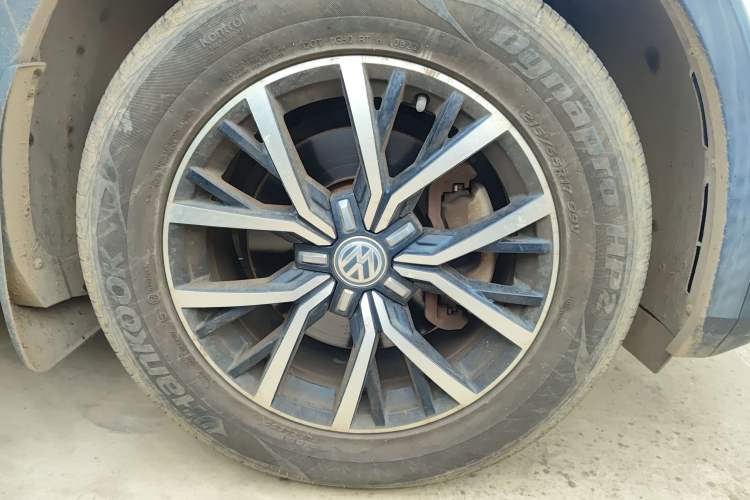 Used Volkswagen Tiguan L 2017 330TSI Automatic Two-Wheel Drive Comfort Edition Right Front Wheel Hub