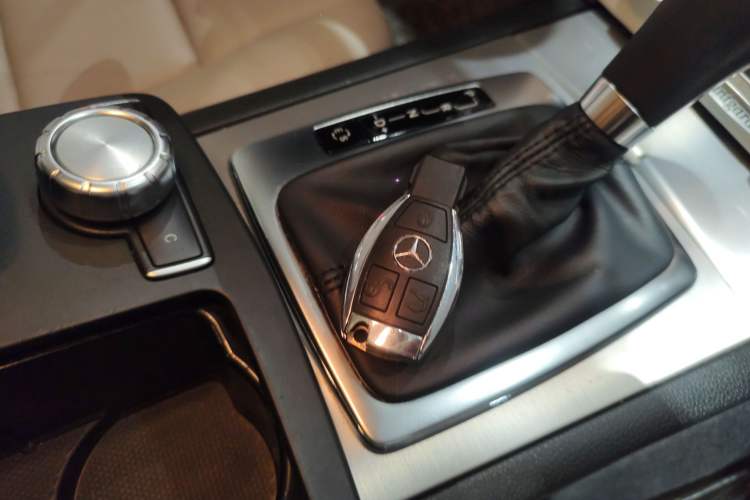 Used Mercedes-Benz C-Class 2011 C 200 Fashion Travel Edition