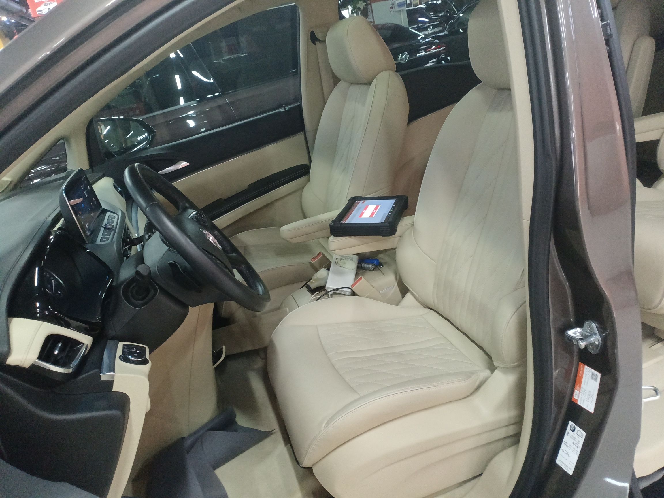 المقاعد الأمامية داخل السيارة