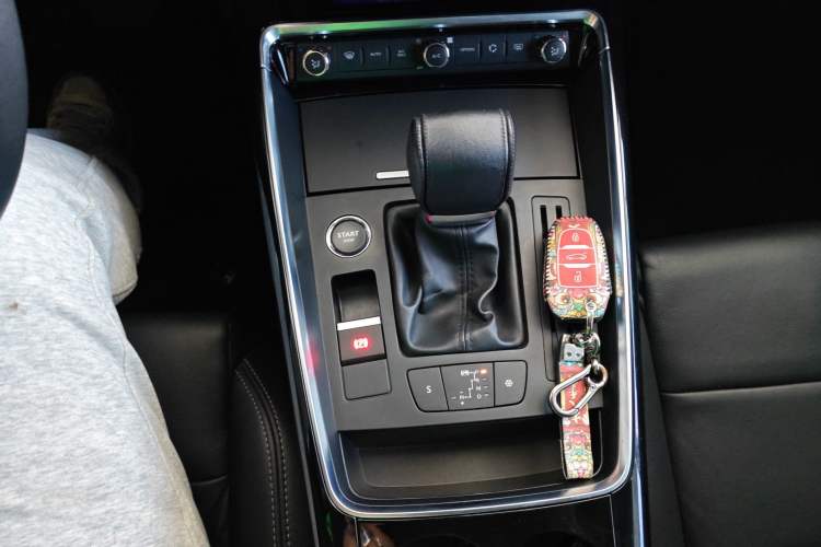 Used Citroen C5 2017 350THP Automatic Luxury Model Gear Lever