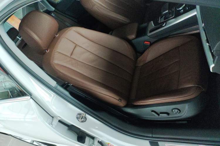 Used Audi A4L 2019 40 TFSI Fashion Version China V