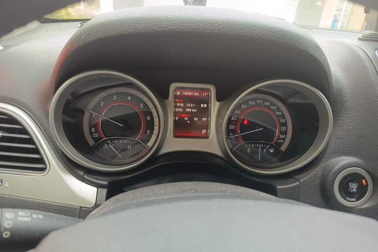 Used Dodge Journey 2013 2.4L Two-Wheel Drive Luxury Version
