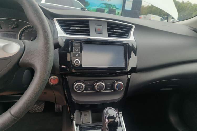 Used Nissan Sylphy 2018 1.6XV CVT Deluxe Edition Audio And AC Panel